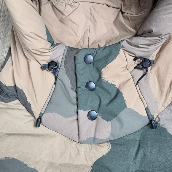 NWT Mountain Hardwear Stretchdown Poncho Size S/M Camo Camping - Picture 6 of 11